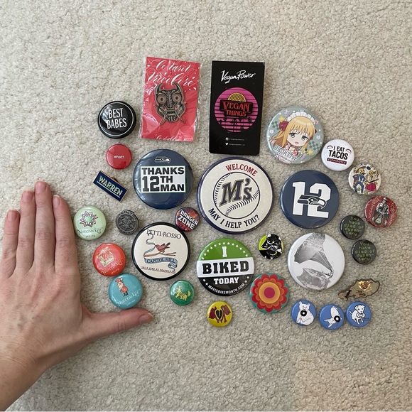 Colorful Button and Pin Collection (30) - Picture 2 of 8